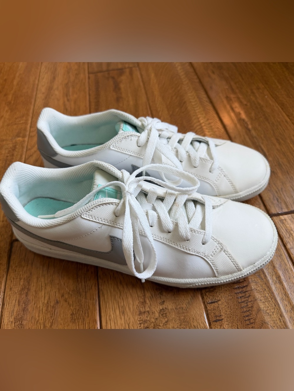 Nike White Low-Top Sneakers with Mint Interior and Gray Swoosh court majestic